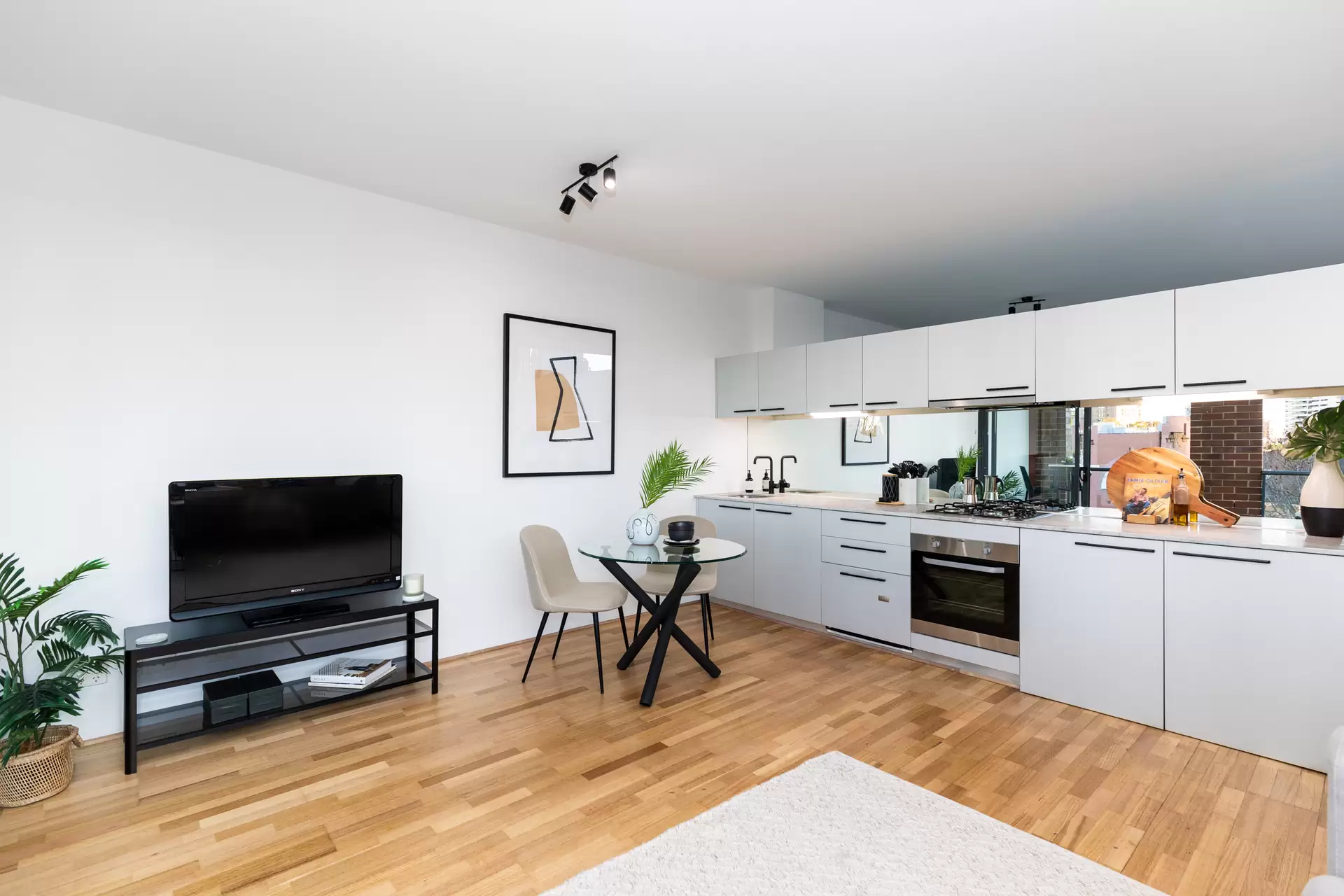 19/107 Oxford St, Darlinghurst Leased by The Gallery Real Estate - image 1