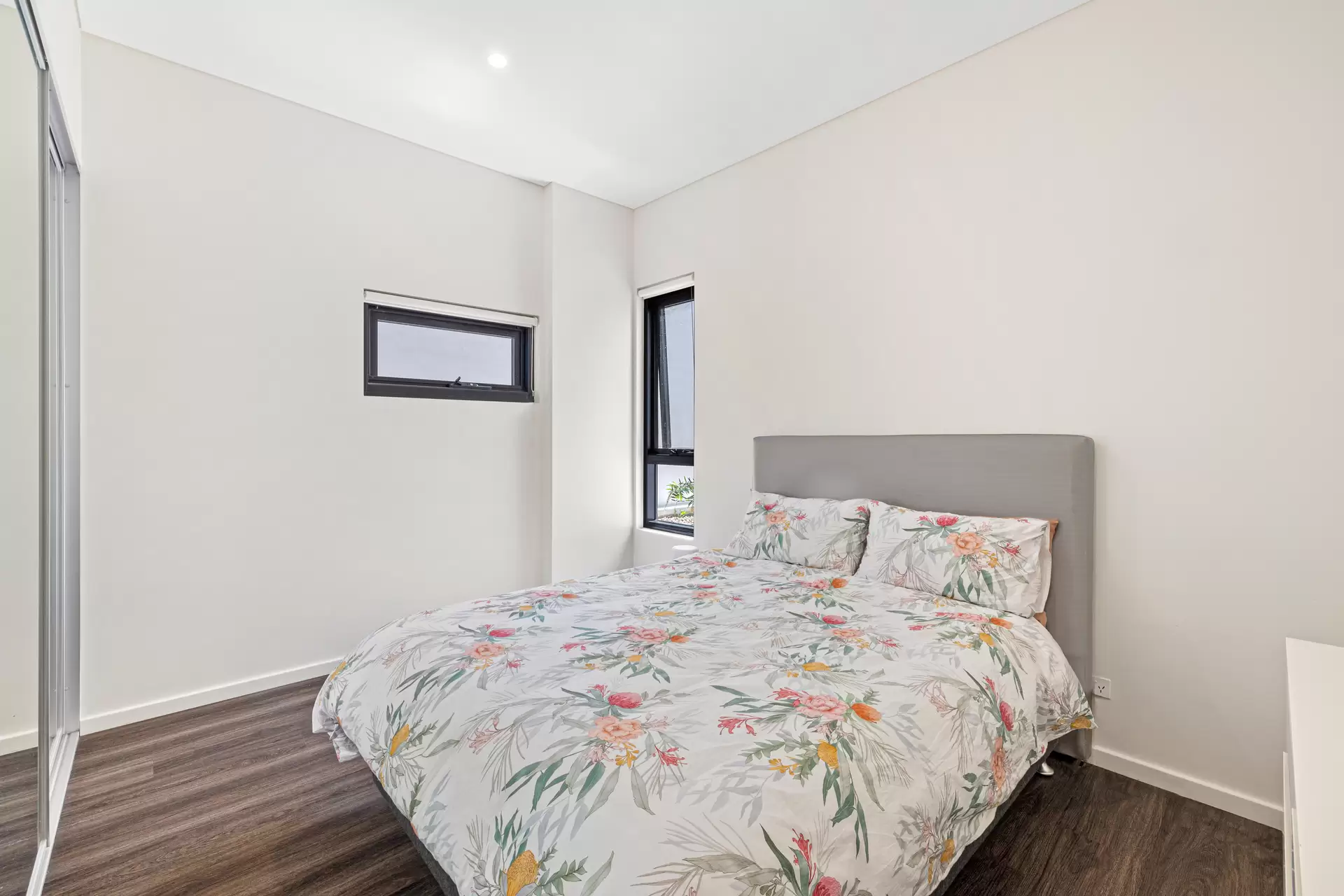1/25-29 Smallwood Ave, Homebush Leased by The Gallery Real Estate - image 1