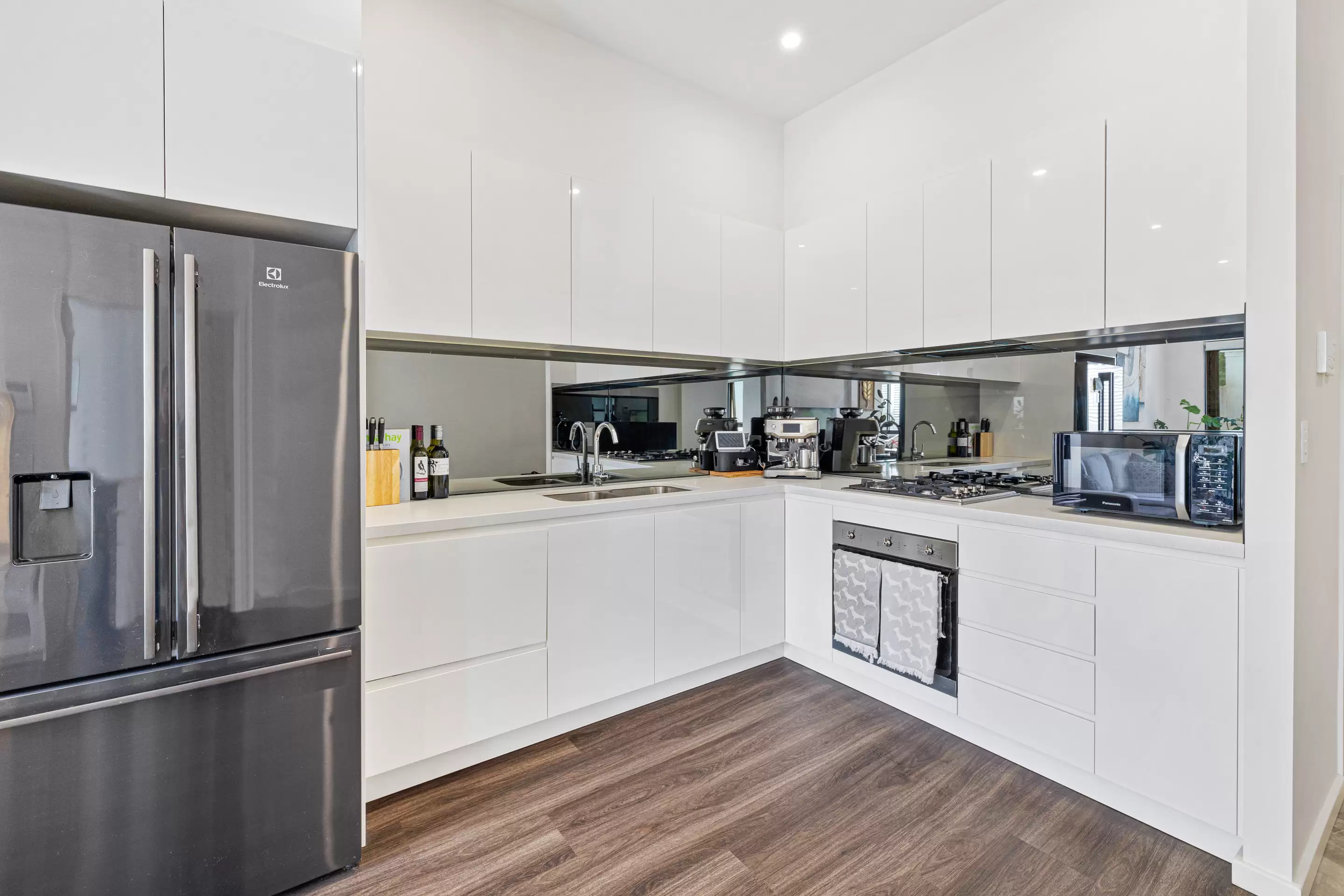 1/25-29 Smallwood Ave, Homebush Leased by The Gallery Real Estate - image 2