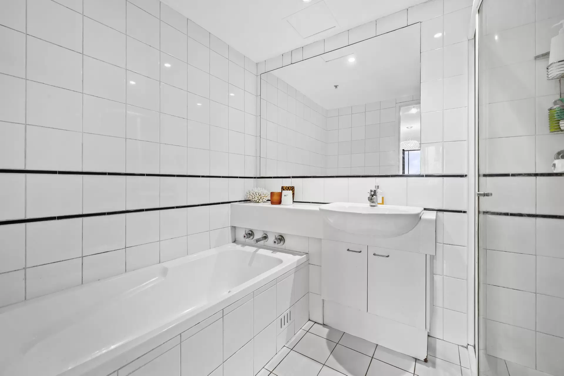 Grosvenor Building/780 Bourke Street, Redfern Leased by The Gallery Real Estate - image 1